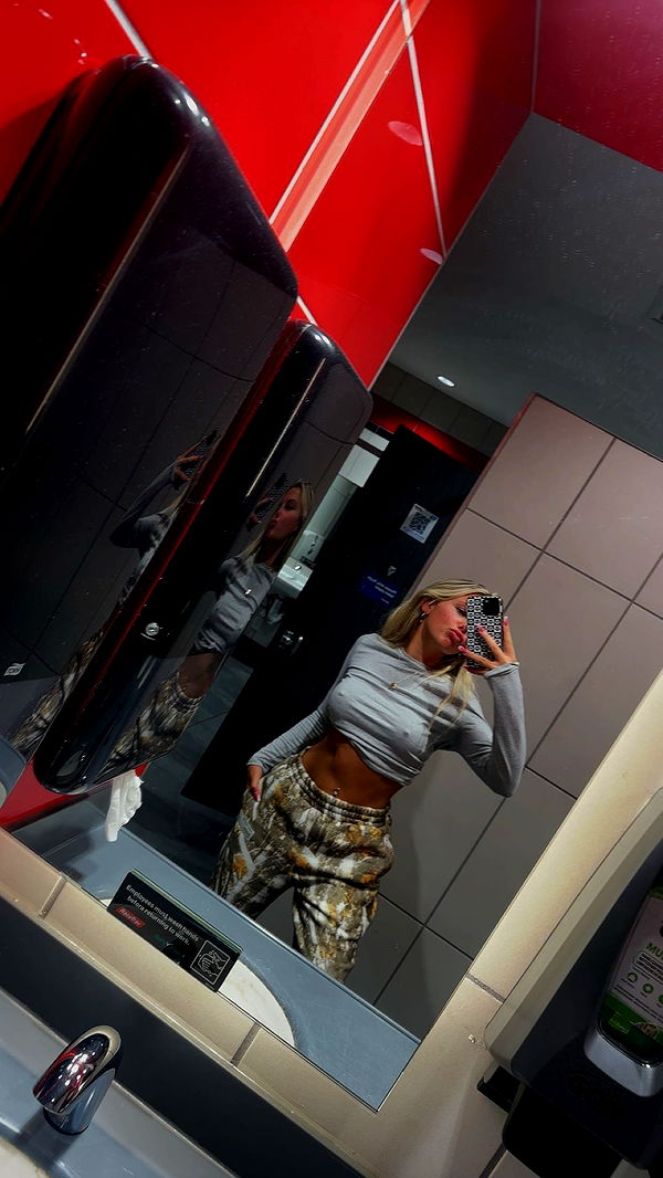 ellieblue2842 image ~ Altpins