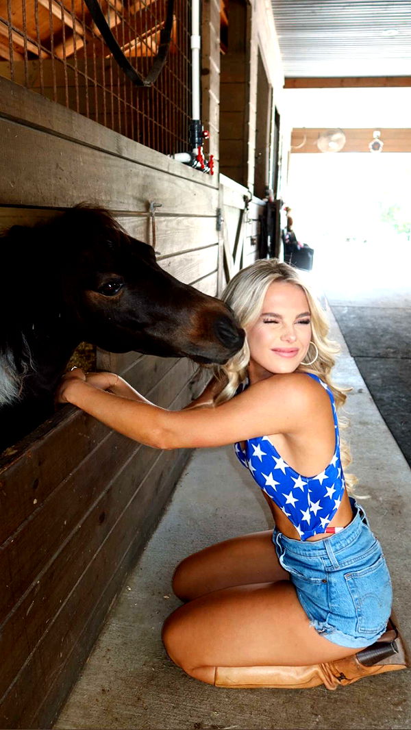 ellieblue2842 image ~ Altpins