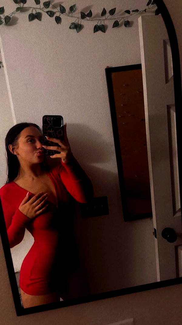 ema.jeann snapchat image archive image