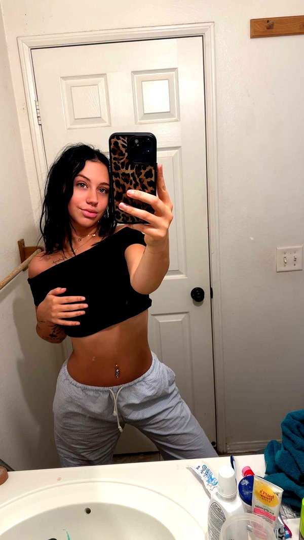 ema.jeann snapchat image archive image