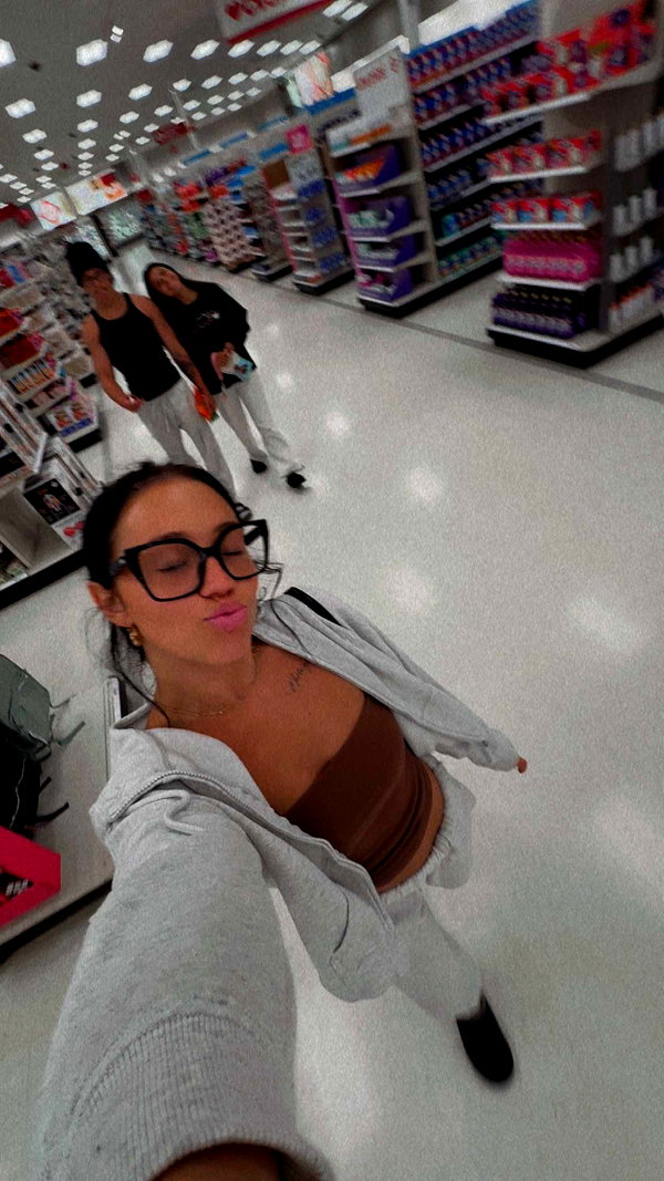 ema.jeann snapchat image archive image
