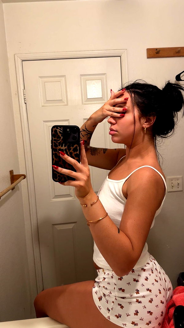 ema.jeann snapchat image archive image