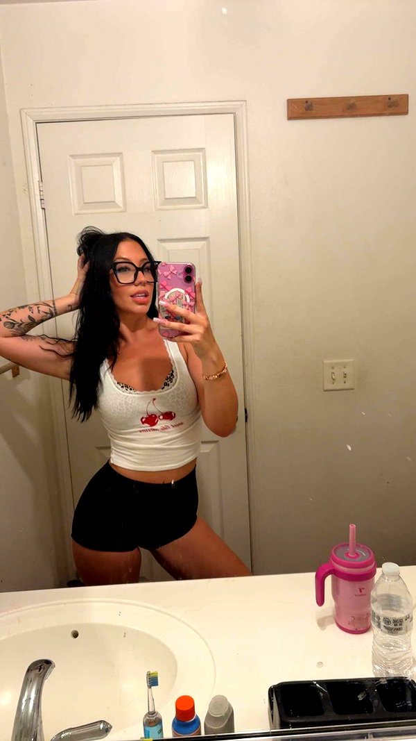 ema.jeann snapchat image archive image