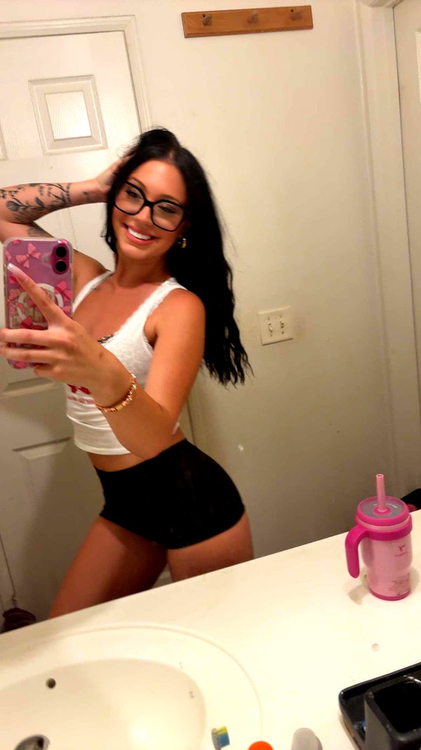 ema.jeann snapchat image archive image
