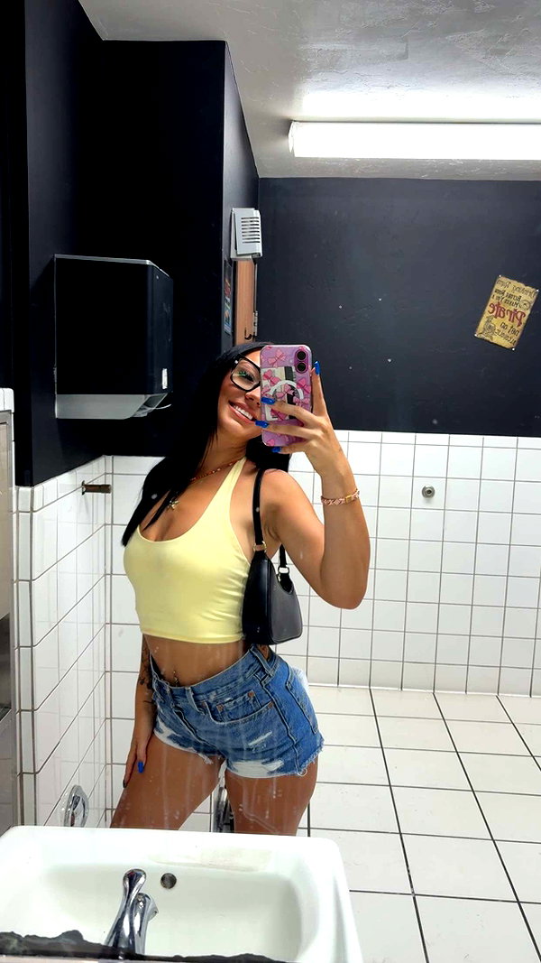 ema.jeann snapchat image archive image