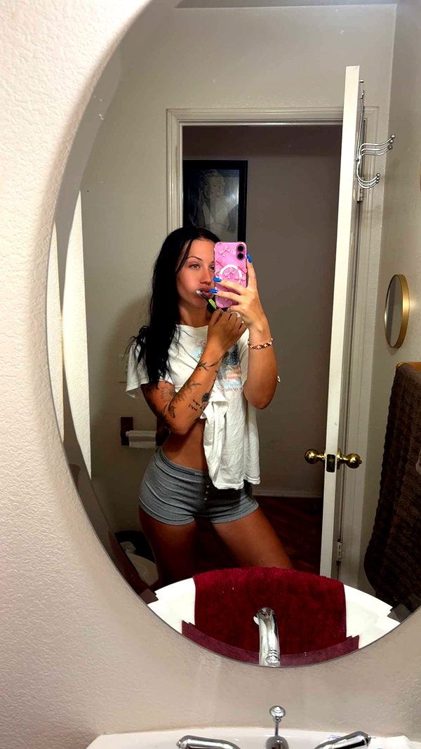 ema.jeann snapchat image archive image