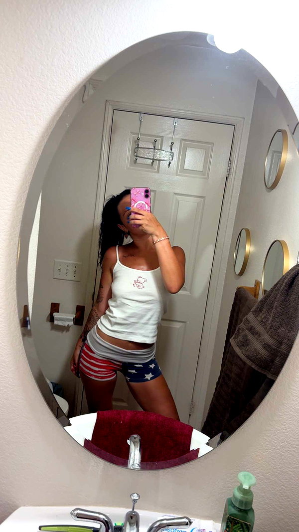 ema.jeann snapchat image archive image