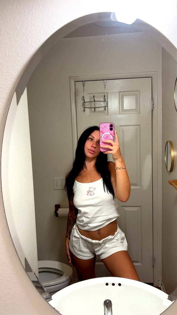 ema.jeann snapchat image archive image