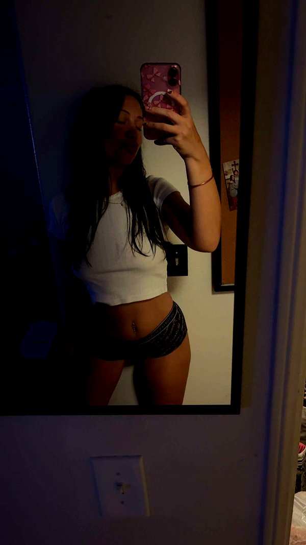 ema.jeann snapchat image archive image