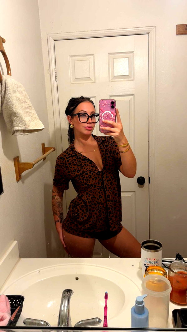 ema.jeann snapchat image archive image