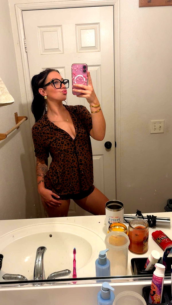 ema.jeann snapchat image archive image