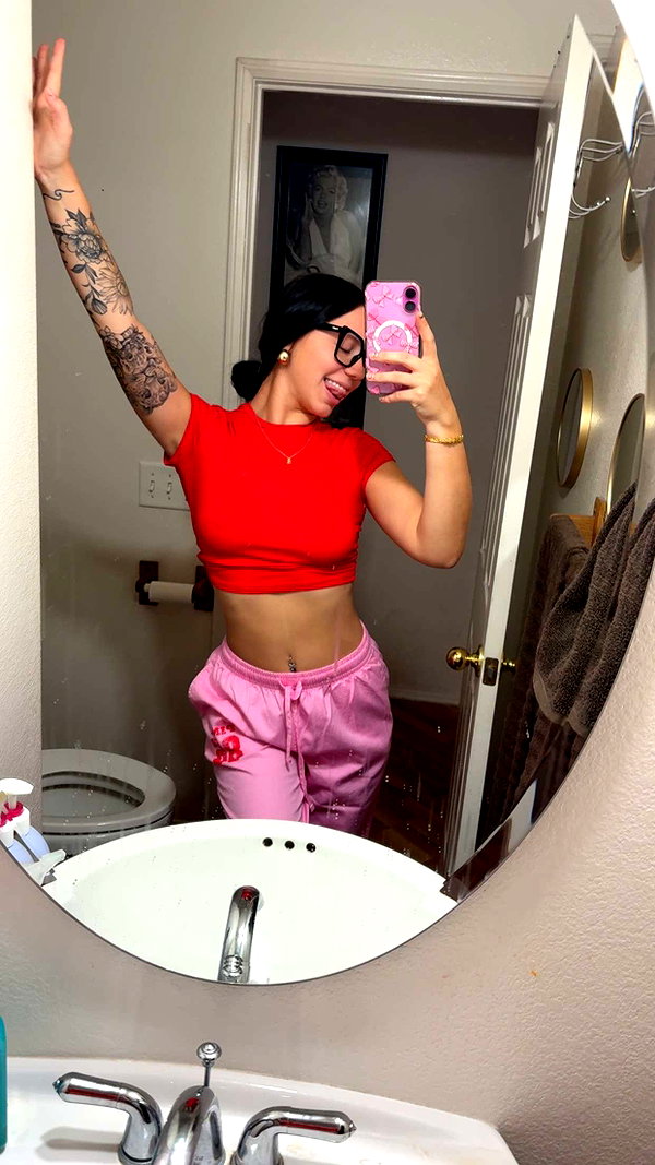 ema.jeann snapchat image archive image