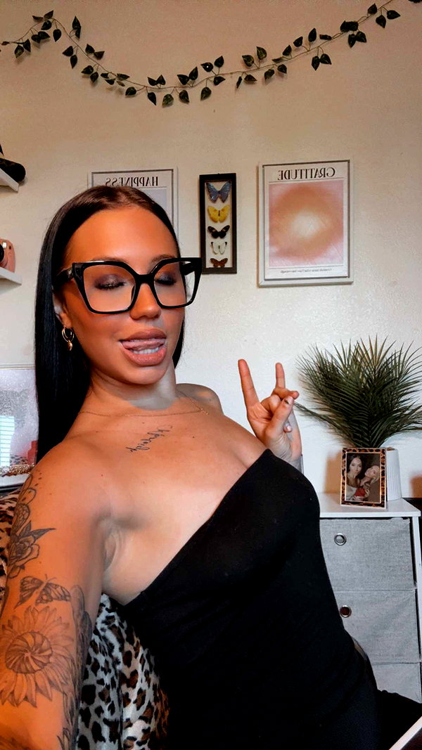 ema.jeann snapchat image archive image