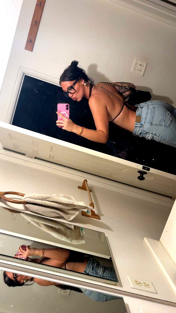 ema.jeann snapchat image archive image
