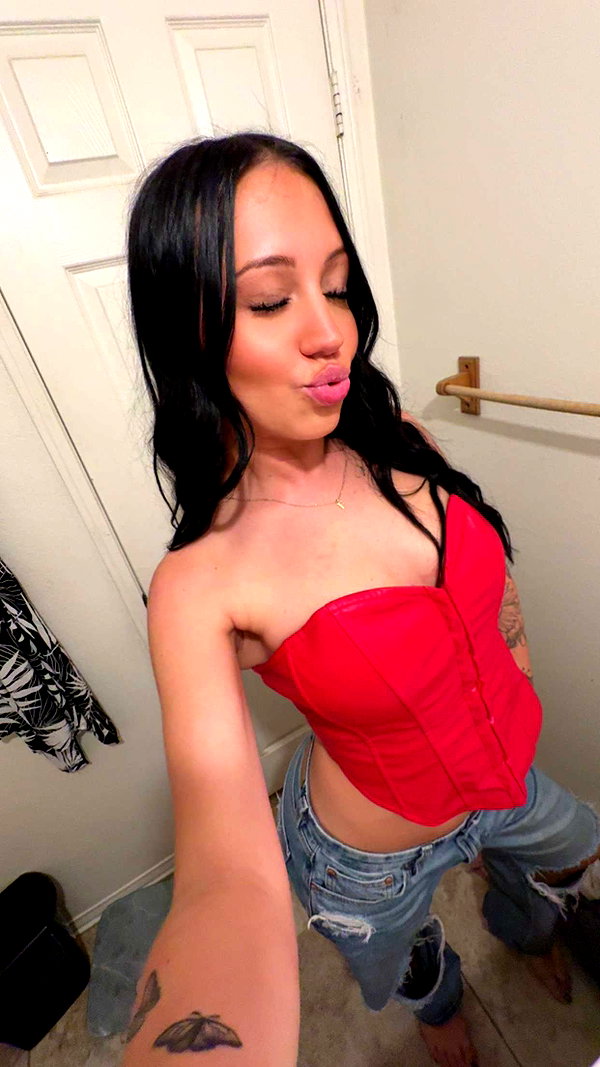 ema.jeann snapchat image archive image