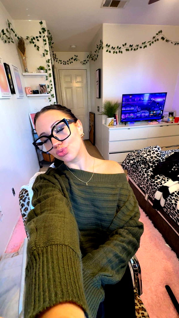 ema.jeann snapchat image archive image