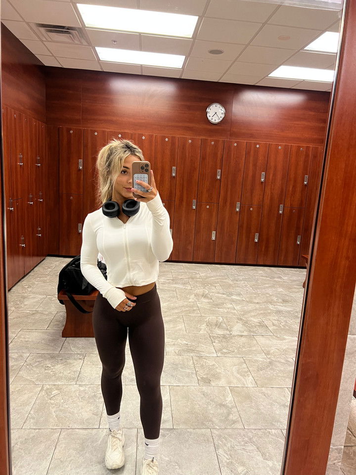 emelye.ender snapchat image archive image