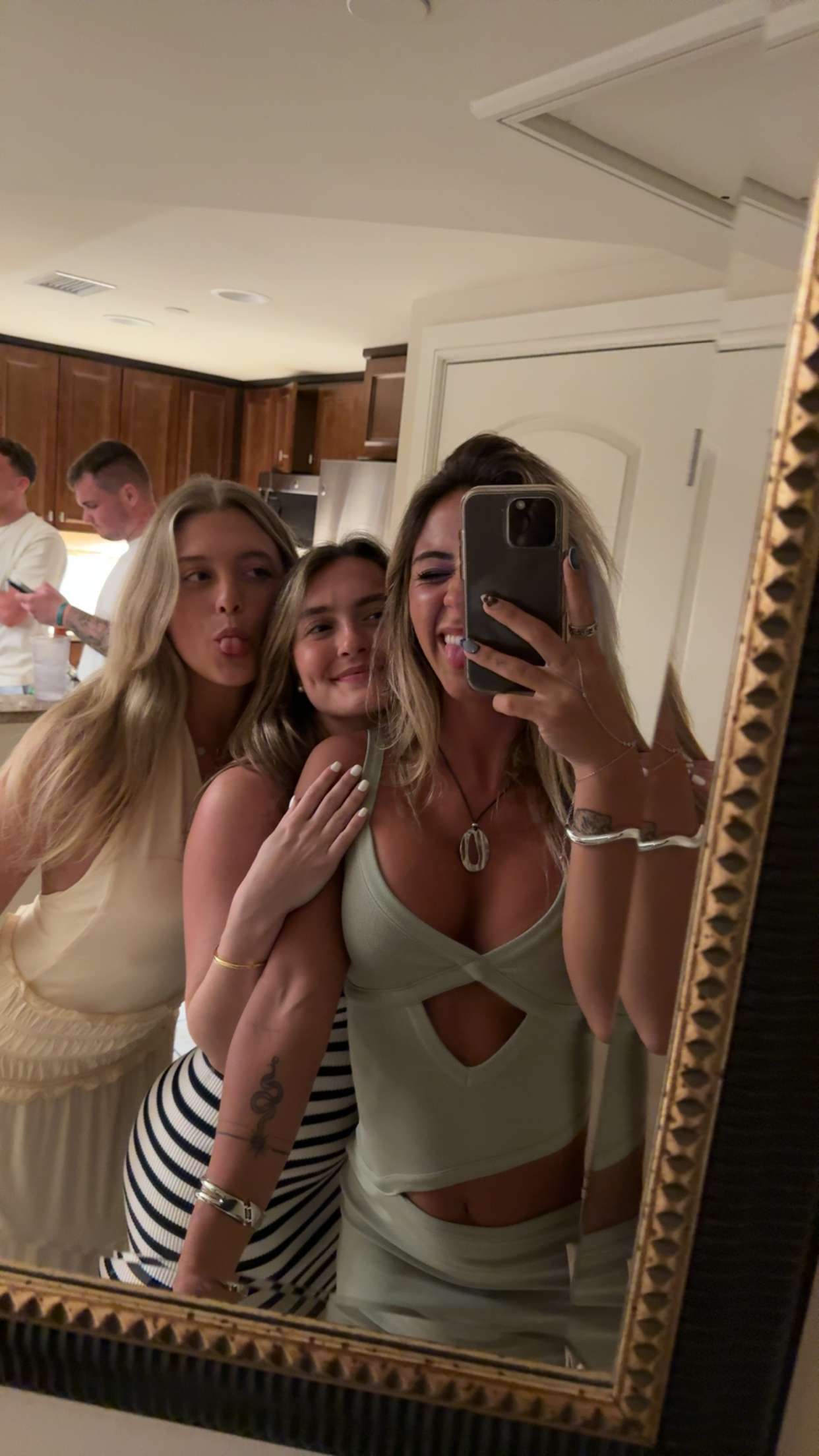 emelye.ender snapchat image archive image