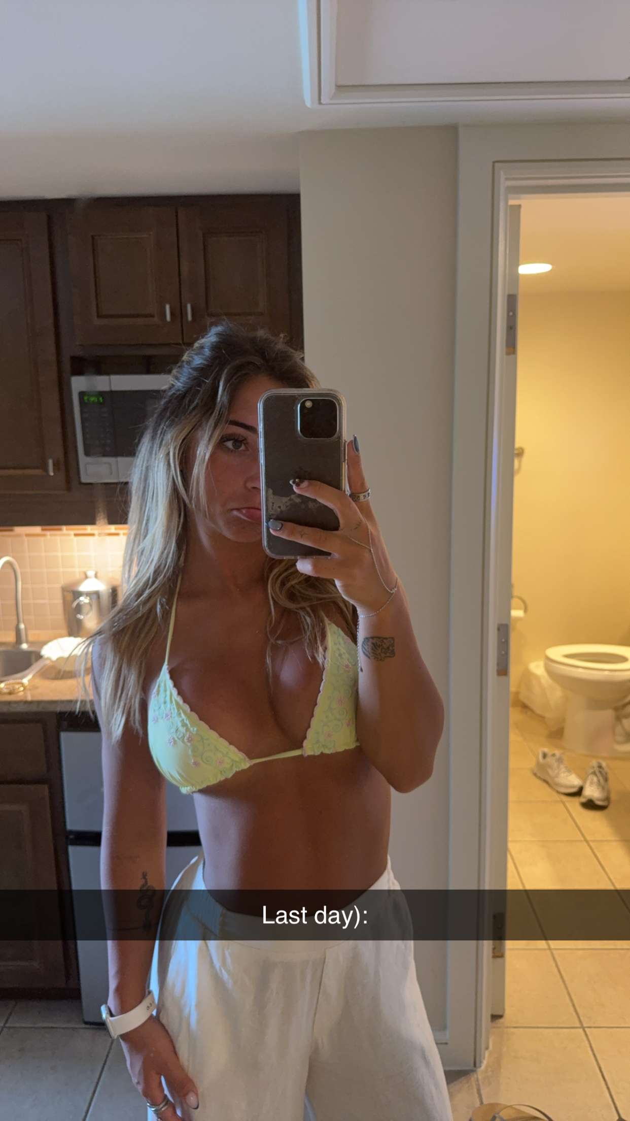 emelye.ender snapchat image archive image