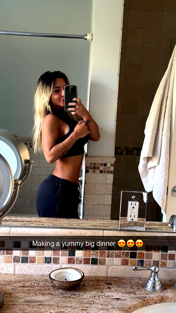emelye.ender snapchat image archive image