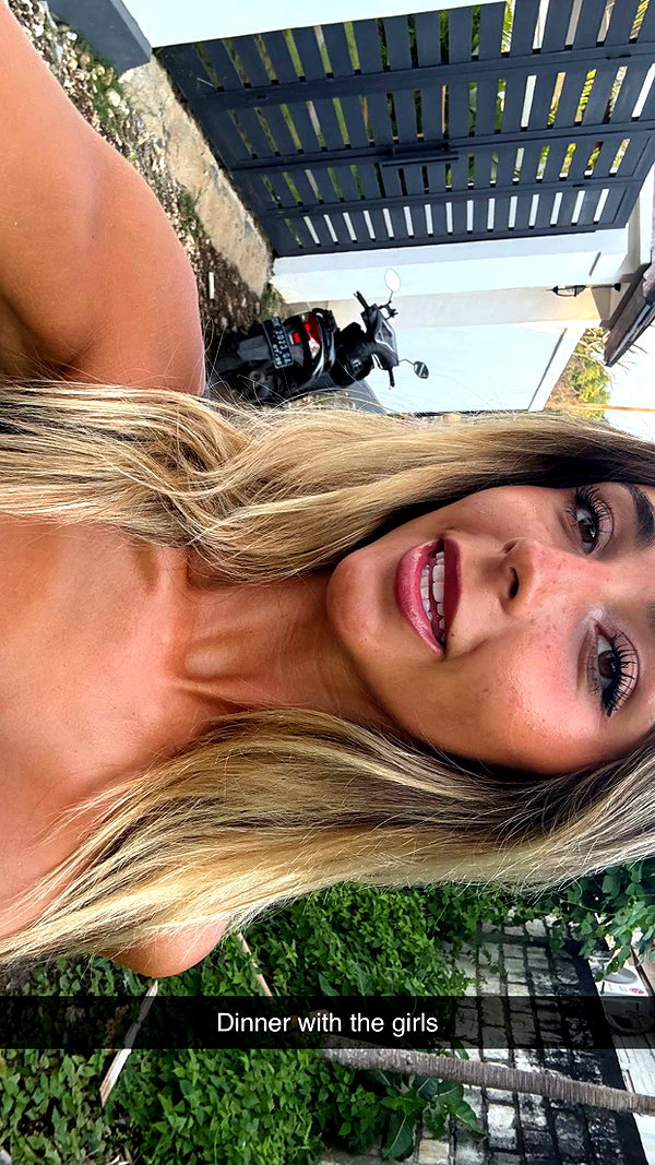 emelye.ender snapchat image archive image
