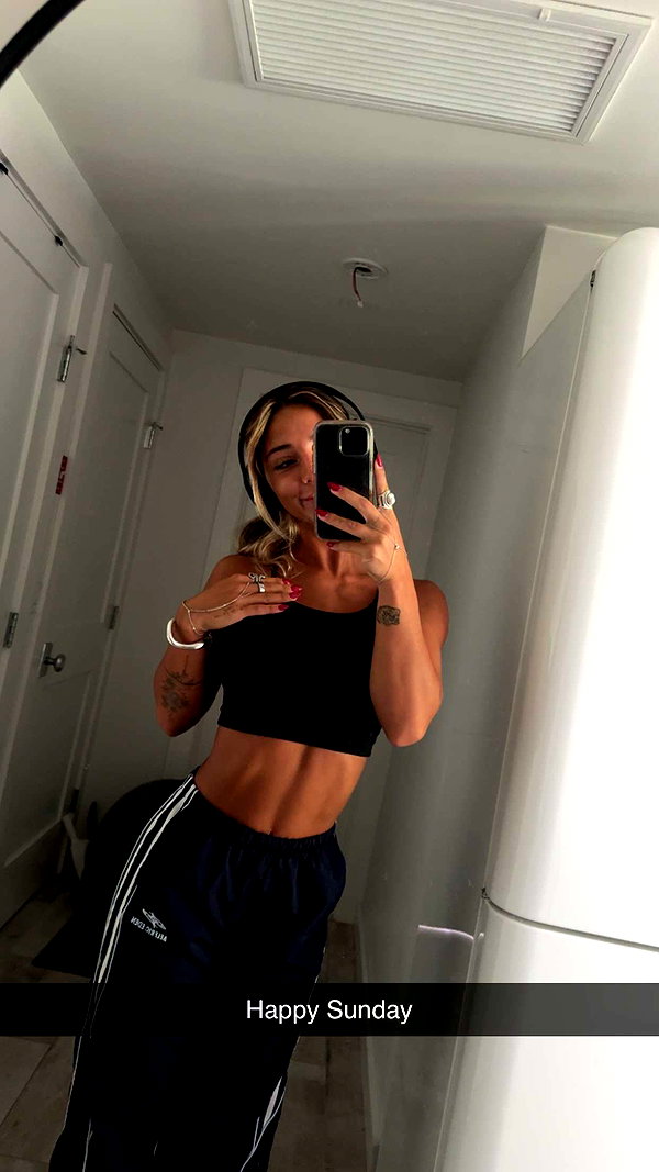 emelye.ender snapchat image archive image