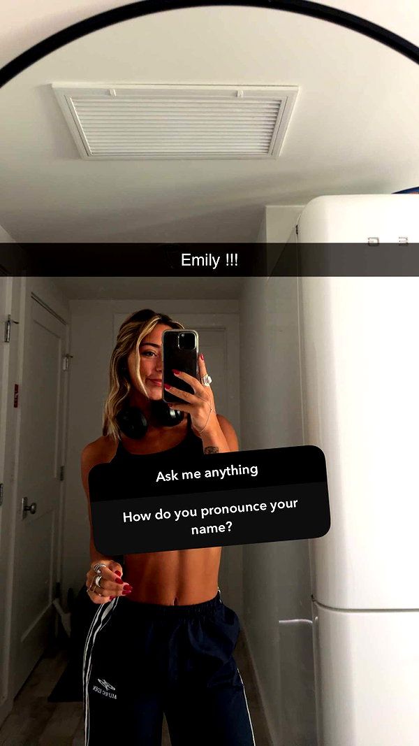 emelye.ender snapchat image archive image
