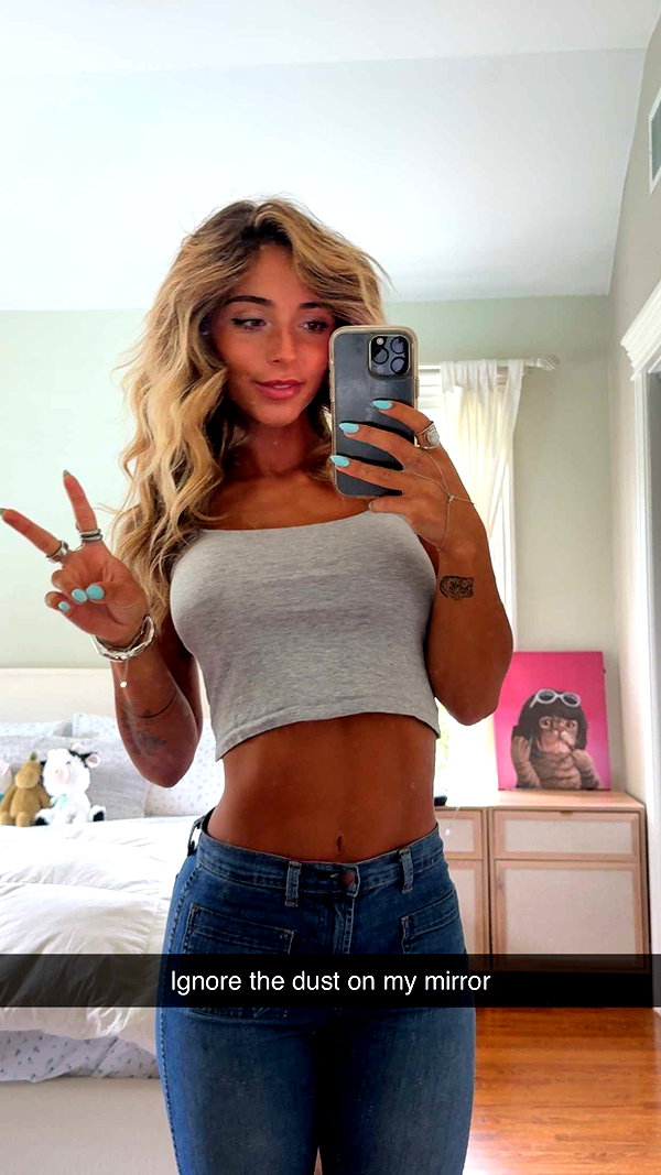 emelye.ender snapchat image archive image