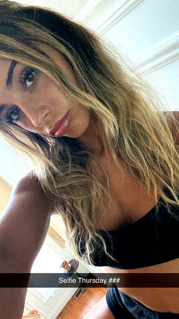 emelye.ender snapchat image archive image