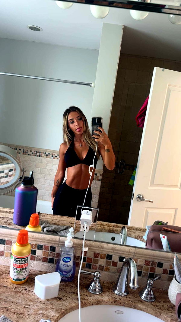 emelye.ender snapchat image archive image