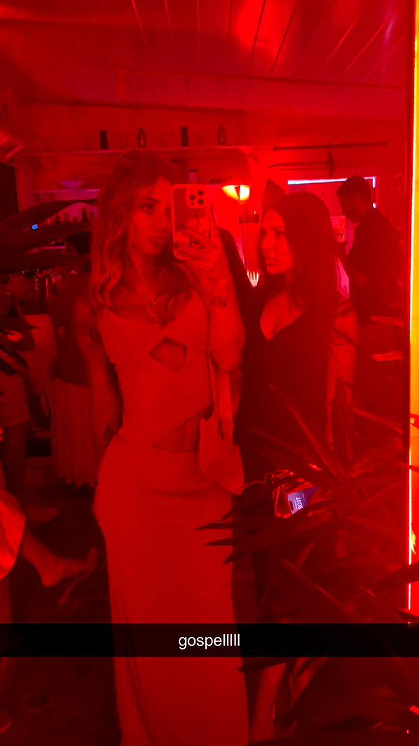 emelye.ender snapchat image archive image