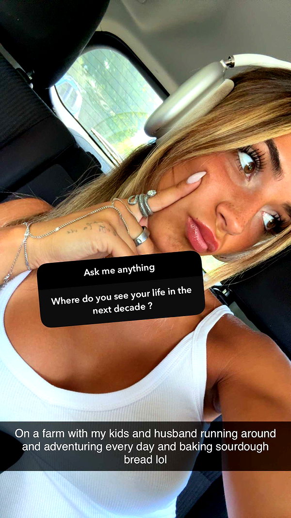 emelye.ender snapchat image archive image