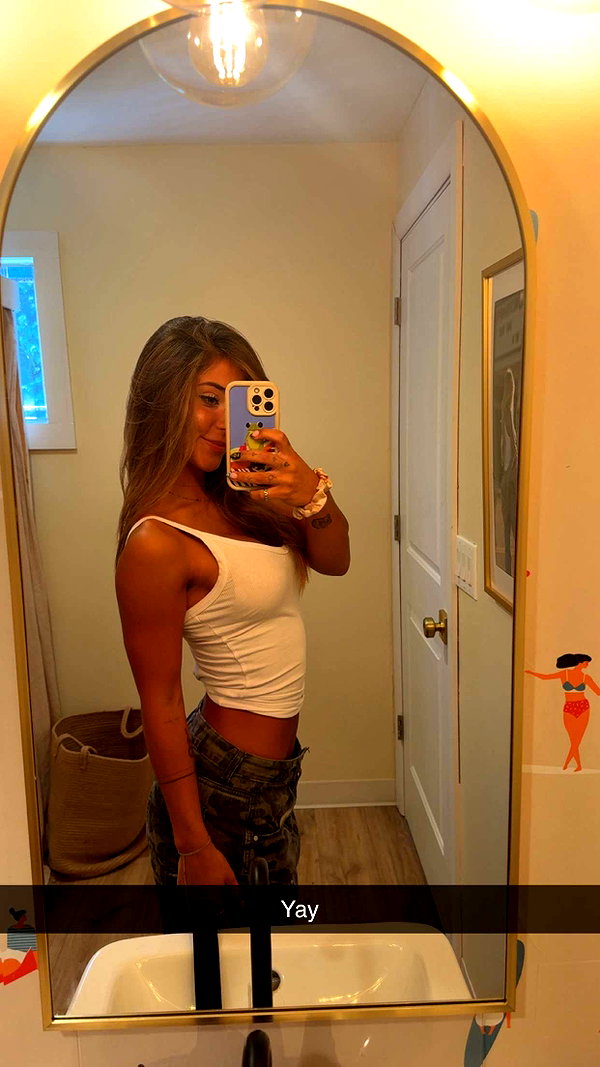 emelye.ender snapchat image archive image