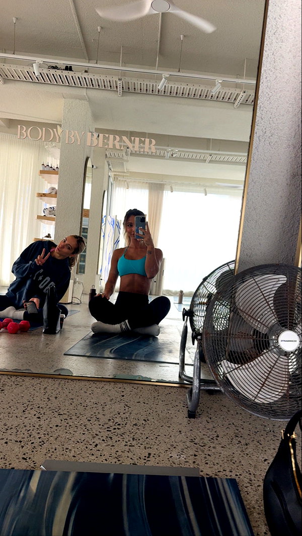 emelye.ender snapchat image archive image