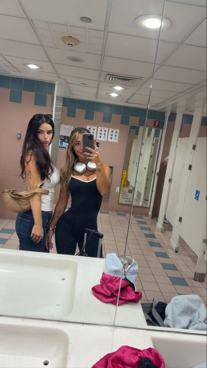 emelye.ender snapchat image archive image