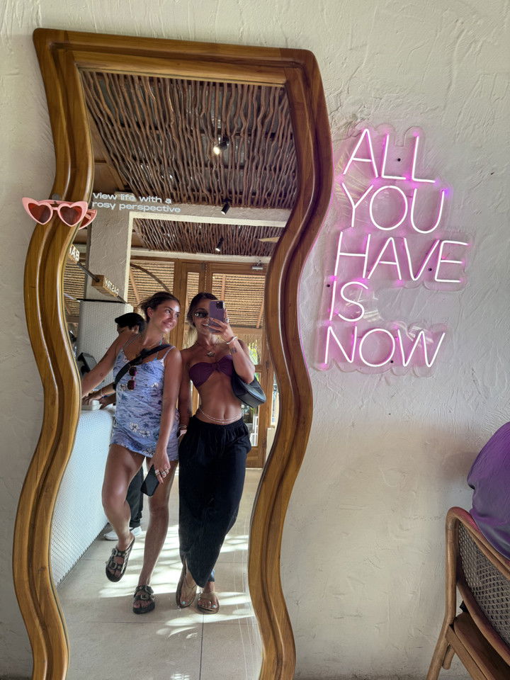 emelye.ender snapchat image archive image