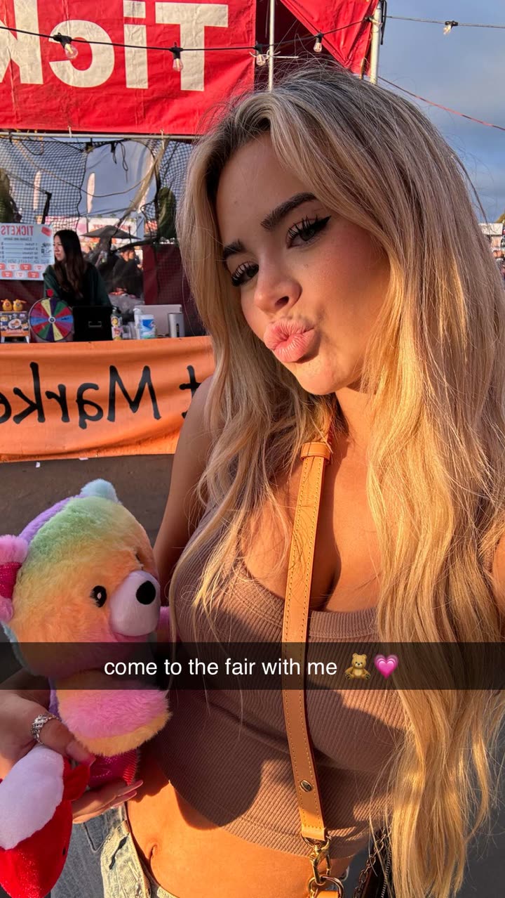 emilyelizabbeth snapchat image archive image