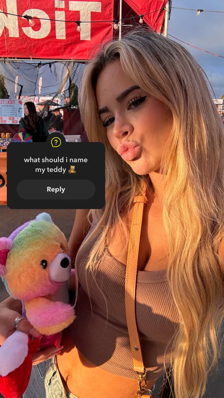 emilyelizabbeth snapchat image archive image