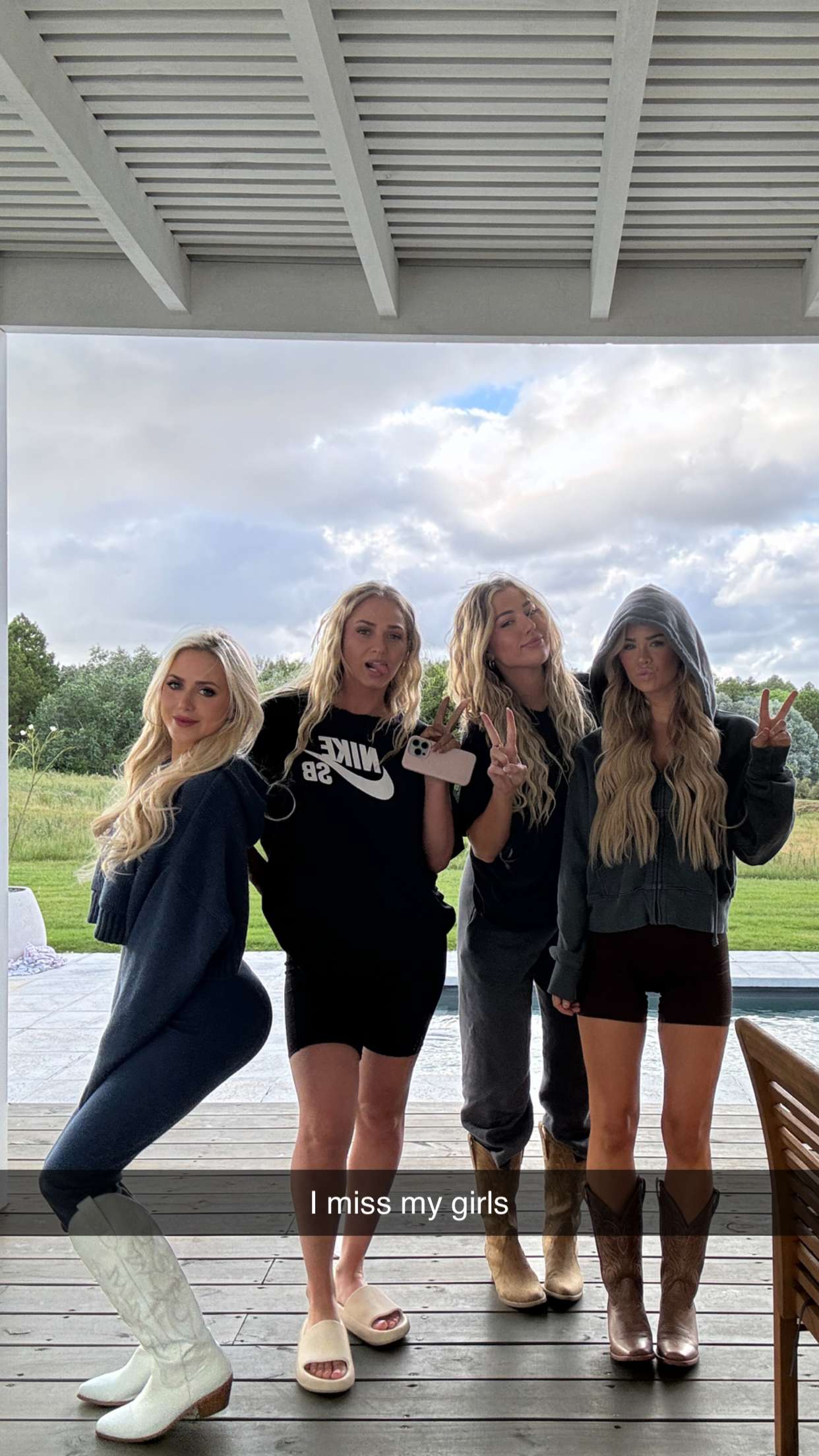 emilyelizabbeth snapchat image archive image