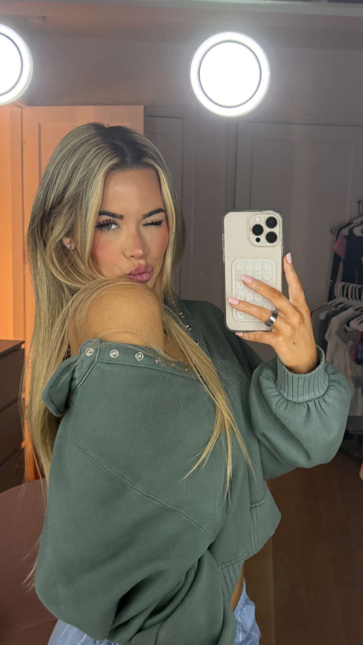 emilyelizabbeth snapchat image archive image