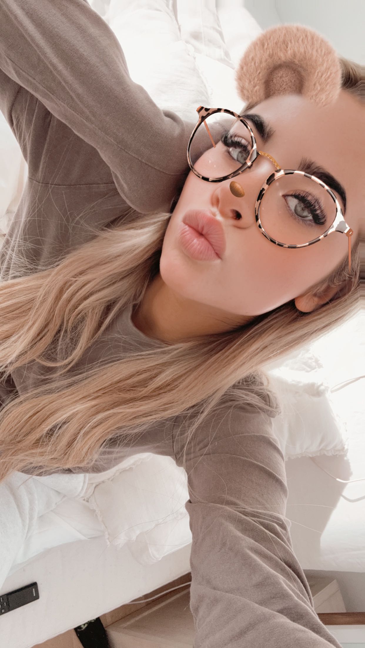 emilyelizabbeth snapchat image archive image