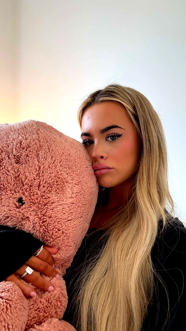 emilyelizabbeth image ~ Altpins