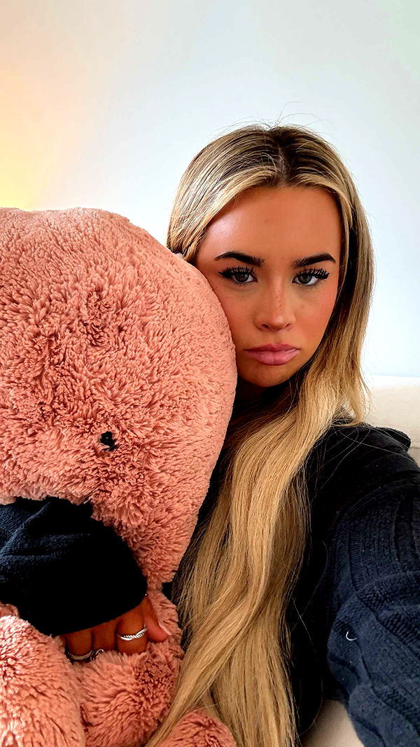 emilyelizabbeth image ~ Altpins