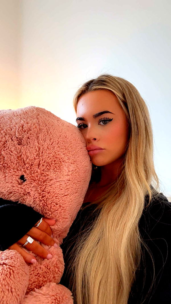 emilyelizabbeth image ~ Altpins