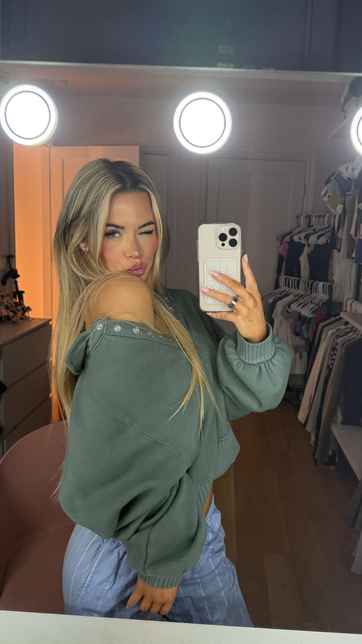 emilyelizabbeth snapchat image archive image