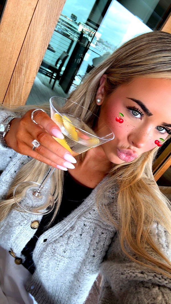 emilyelizabbeth image ~ Altpins