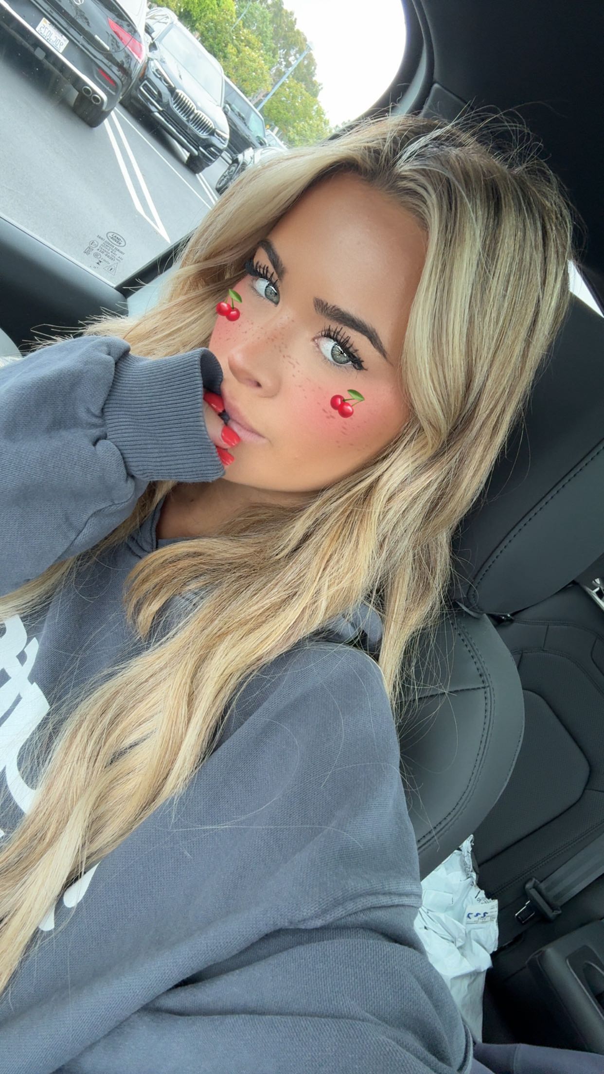 emilyelizabbeth snapchat image archive image