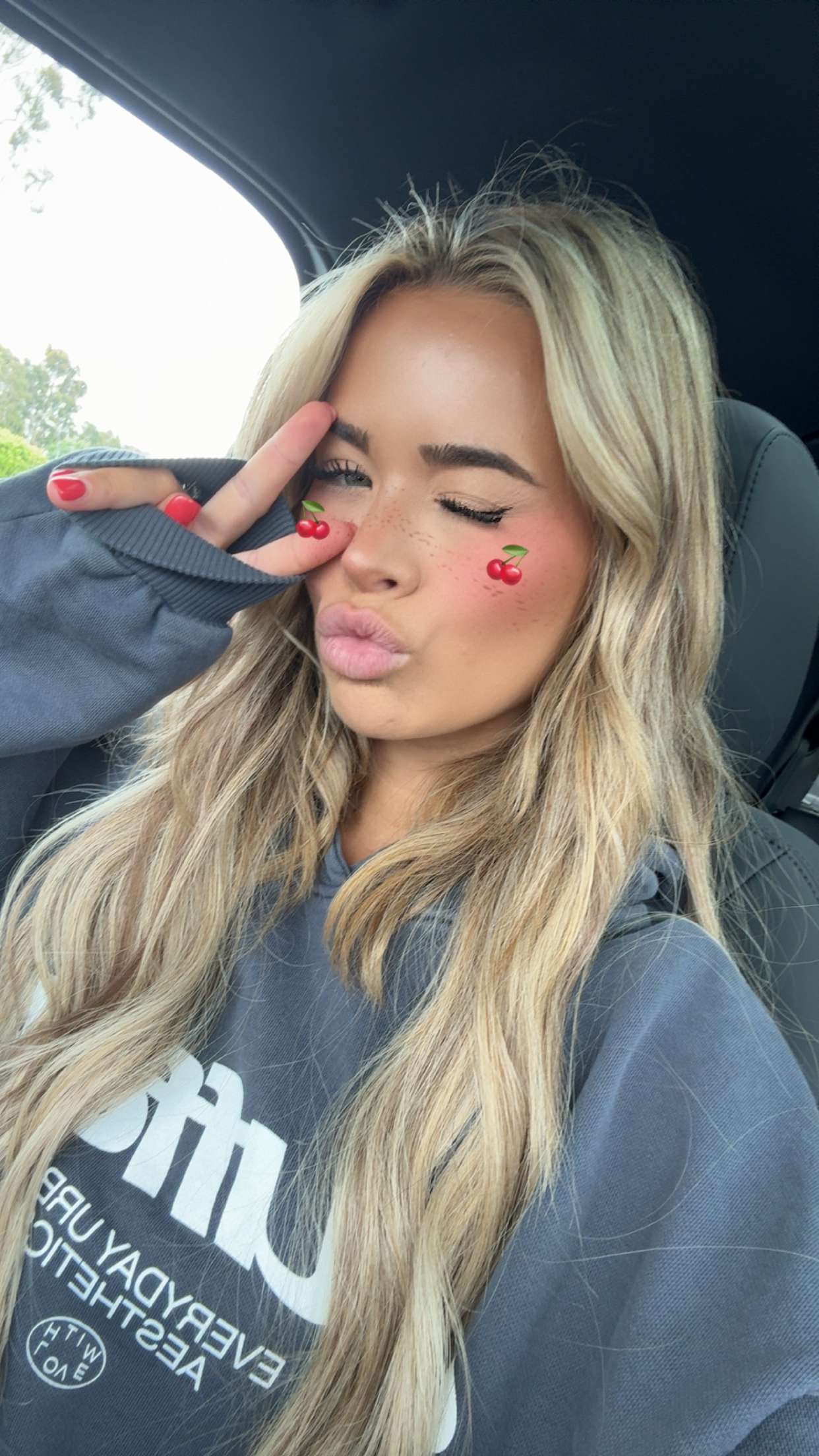 emilyelizabbeth snapchat image archive image