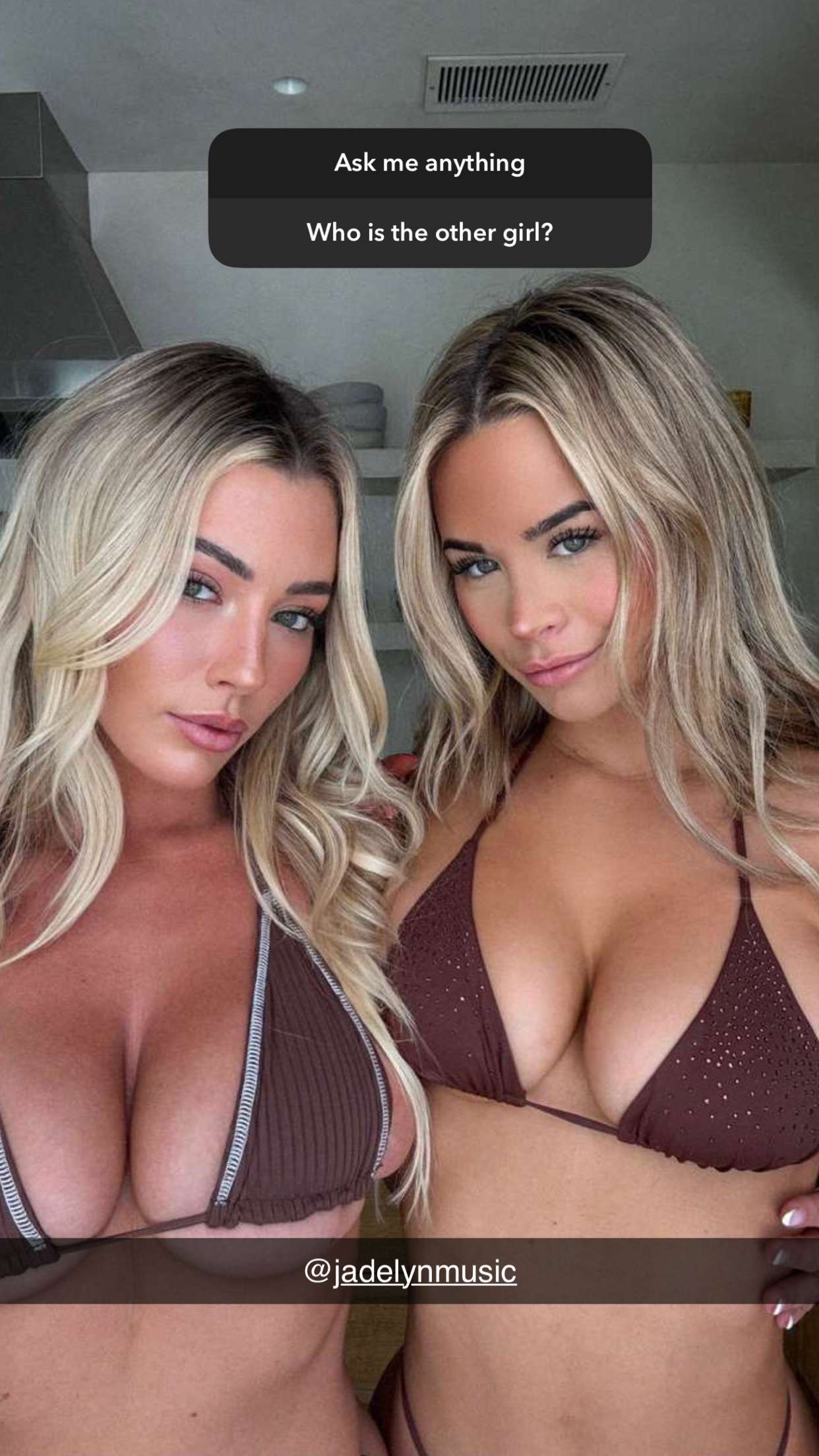 emilyelizabbeth snapchat image archive image