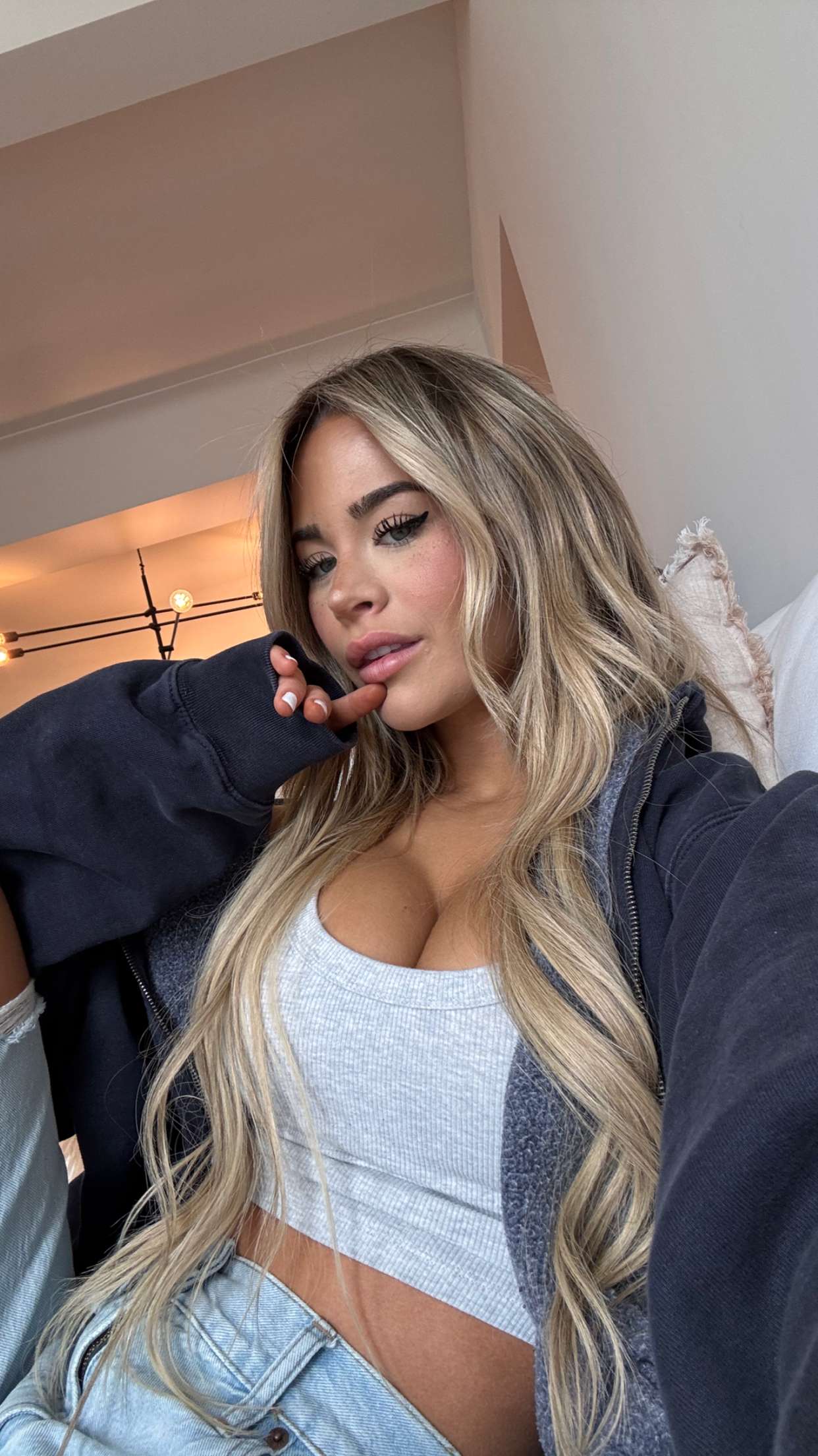 emilyelizabbeth snapchat image archive image